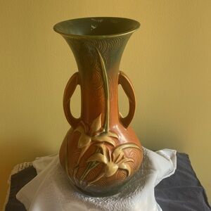 Roseville Zephyr Lily vase, ca 1940’s.